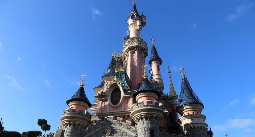 İzmir Çıkışlı Sömestr Tatiline ve Bayrama Özel Paris & Disneyland Turu