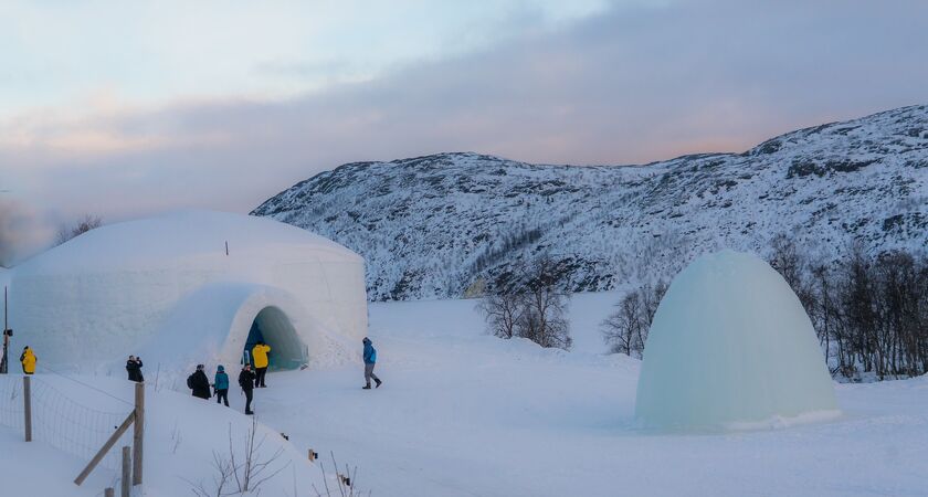 Lapland; Noel Baba'nın Evi Buz Kıran Gemisi ve Treehouse Igloo Konaklama